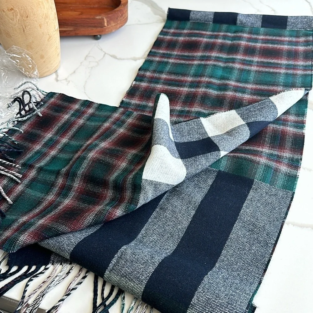 Burberry
Plaid Check Wool Scart - Picture 4 of 11